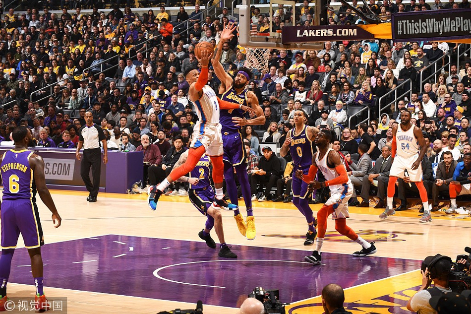 他在持球挡 他在持球挡