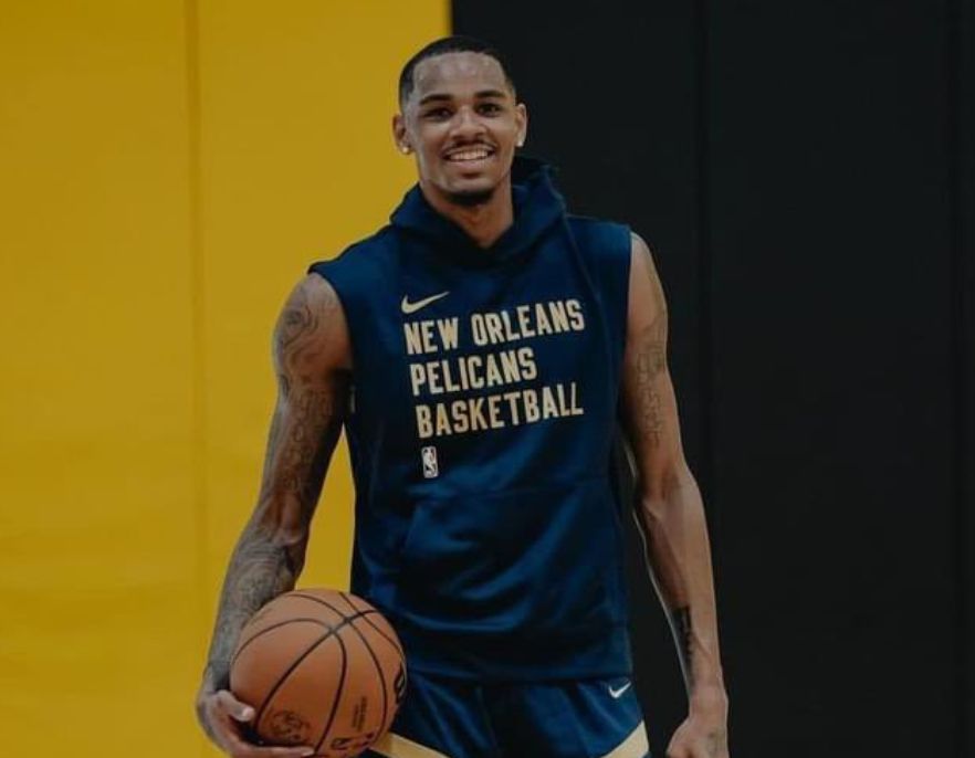 一边是杜兰 一边是杜兰